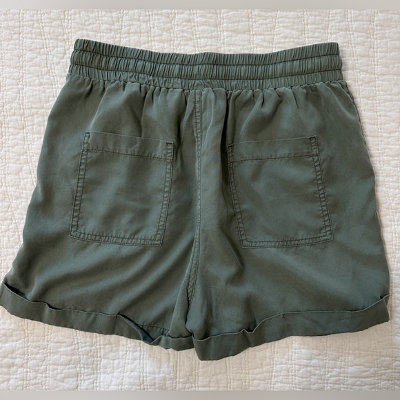 Universal Thread high rise relaxed fit shorts size small - Picture 7 of 10